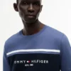 T-shirt Hilfiger com logótipo em riscas T-shirt Hilfiger com logótipo em riscas