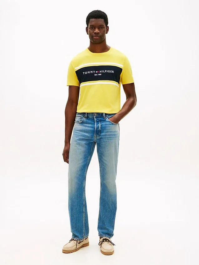 T-shirt Hilfiger com logótipo em riscas T-shirt Hilfiger com logótipo em riscas