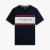 T-shirt Hilfiger com logótipo em riscas T-shirt Hilfiger com logótipo em riscas