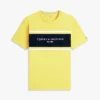 T-shirt Hilfiger com logótipo em riscas T-shirt Hilfiger com logótipo em riscas