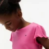 T-shirt infantil com acabamento em folha de alface nas mangas