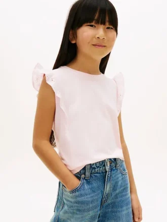 T-shirt infantil com bordados e aberturas