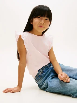 T-shirt infantil com bordados e aberturas