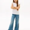 T-shirt infantil com bordados e aberturas T-shirt infantil com bordados e aberturas