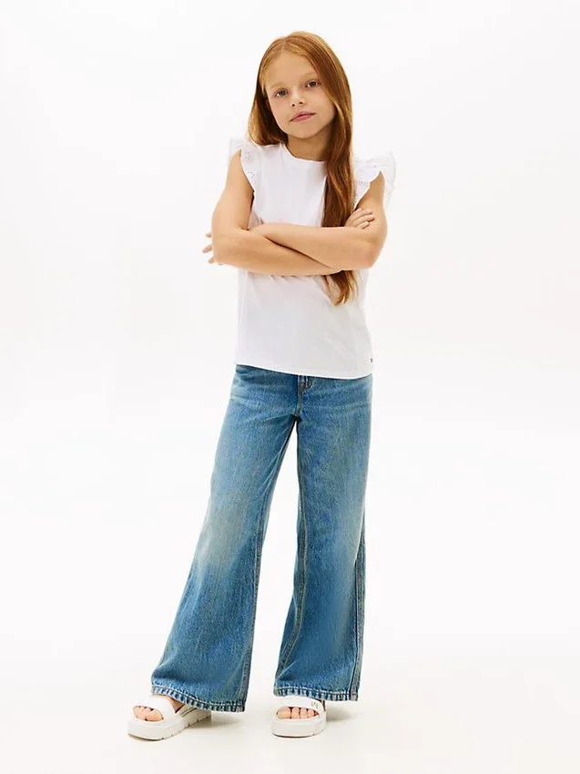 T-shirt infantil com bordados e aberturas T-shirt infantil com bordados e aberturas