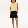 T-shirt infantil com bordados e aberturas T-shirt infantil com bordados e aberturas