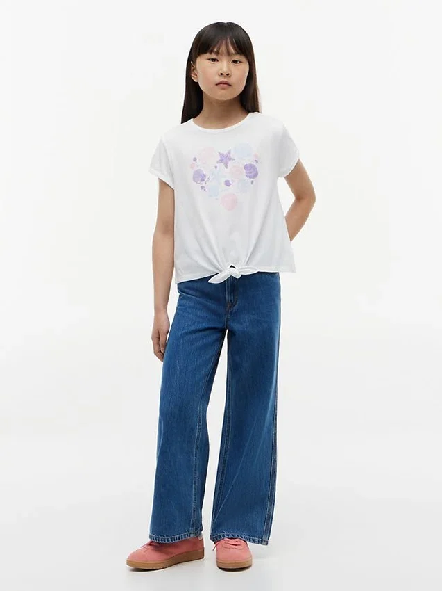 T-shirt infantil com laço à frente e conchas T-shirt infantil com laço à frente e conchas