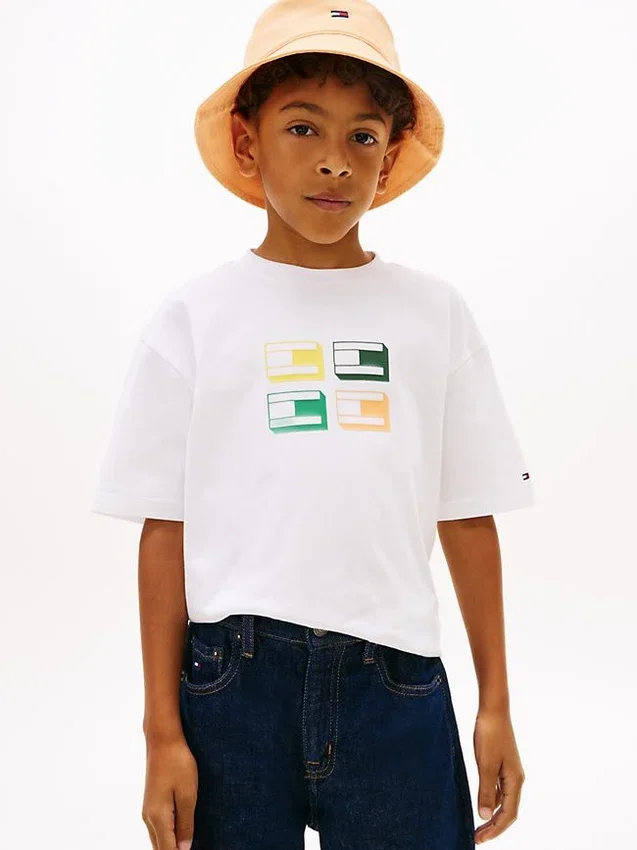 T-shirt infantil com logótipo 3D T-shirt infantil com logótipo 3D