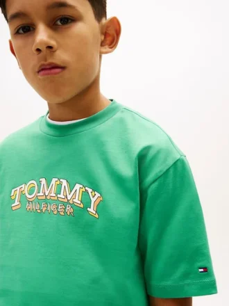 T-shirt infantil com logótipo 3D