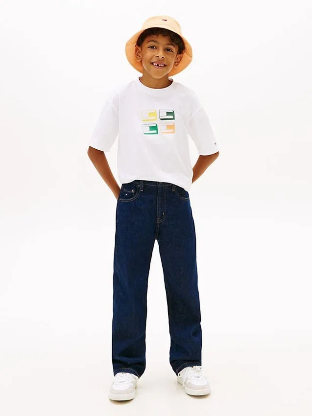 T-shirt infantil com logótipo 3D T-shirt infantil com logótipo 3D