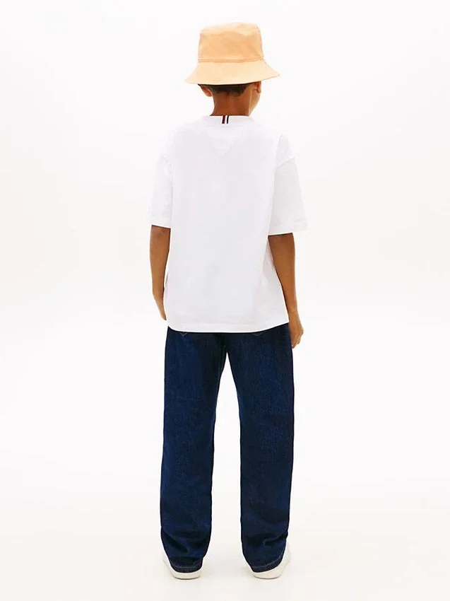 T-shirt infantil com logótipo 3D T-shirt infantil com logótipo 3D