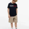 T-shirt infantil com logótipo e riscas T-shirt infantil com logótipo e riscas