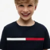 T-shirt infantil com logótipo e riscas T-shirt infantil com logótipo e riscas