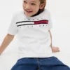 T-shirt infantil com logótipo e riscas T-shirt infantil com logótipo e riscas