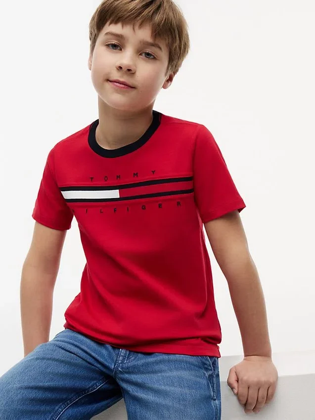 T-shirt infantil com logótipo e riscas T-shirt infantil com logótipo e riscas