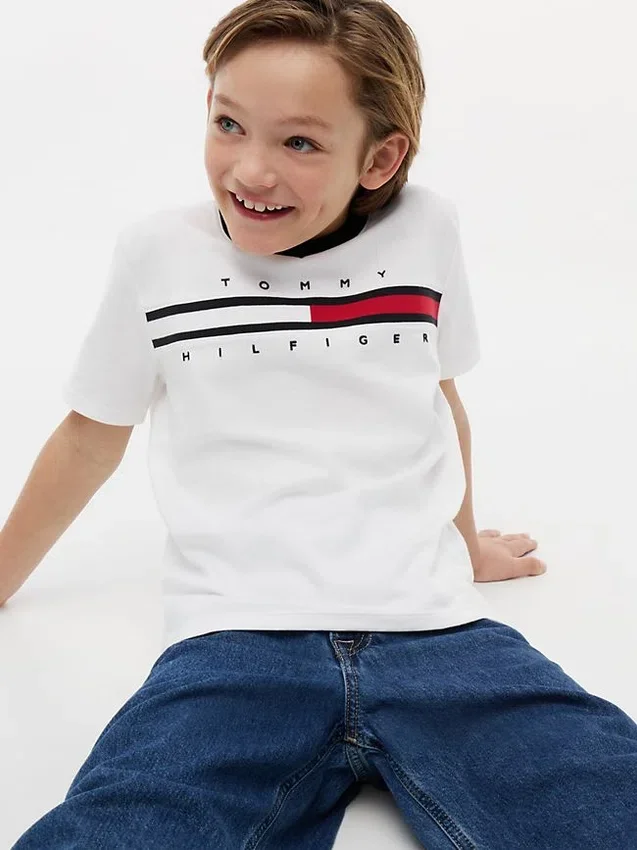 T-shirt infantil com logótipo e riscas T-shirt infantil com logótipo e riscas