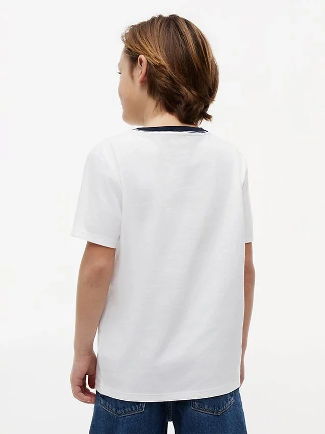 T-shirt infantil com logótipo e riscas T-shirt infantil com logótipo e riscas