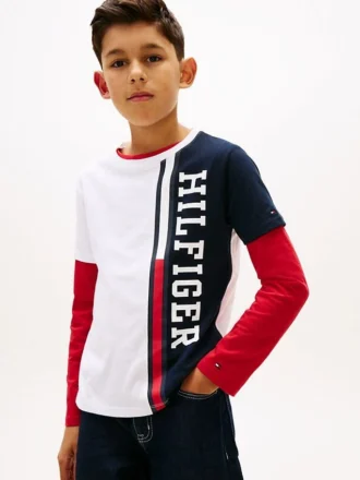 T-shirt infantil com logótipo em blocos de cor verticais