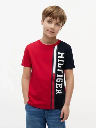 T-shirt infantil com logótipo em blocos de cor verticais