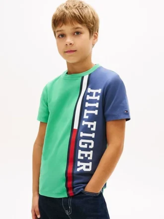 T-shirt infantil com logótipo em blocos de cor verticais