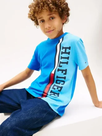 T-shirt infantil com logótipo em blocos de cor verticais