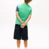 T-shirt infantil com logótipo em blocos de cor verticais T-shirt infantil com logótipo em blocos de cor verticais