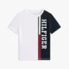 T-shirt infantil com logótipo em blocos de cor verticais T-shirt infantil com logótipo em blocos de cor verticais