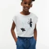 T-shirt infantil com logótipo floral em lantejoulas T-shirt infantil com logótipo floral em lantejoulas