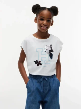 T-shirt infantil com logótipo floral em lantejoulas