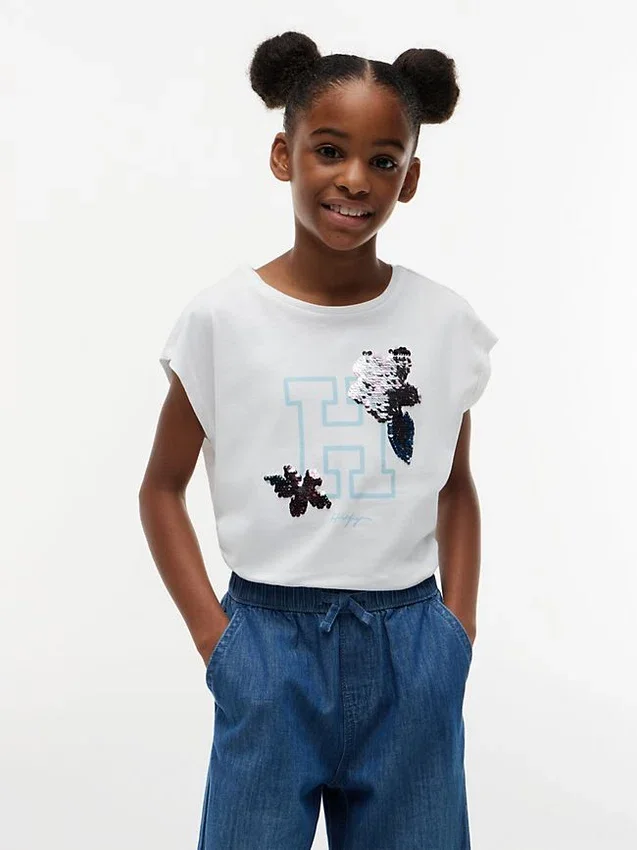 T-shirt infantil com logótipo floral em lantejoulas T-shirt infantil com logótipo floral em lantejoulas