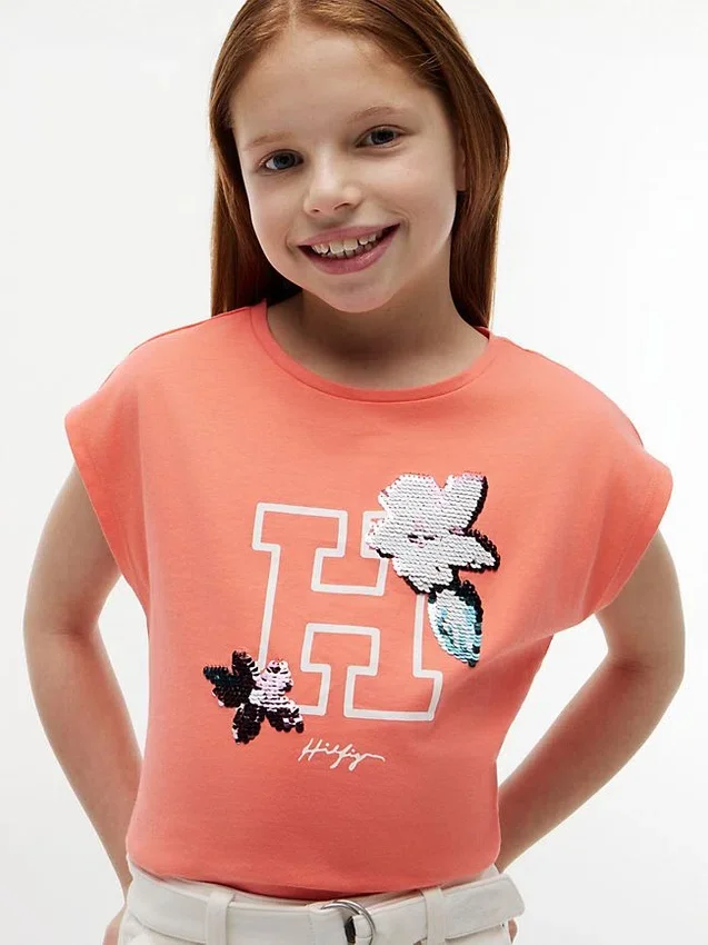 T-shirt infantil com logótipo floral em lantejoulas T-shirt infantil com logótipo floral em lantejoulas