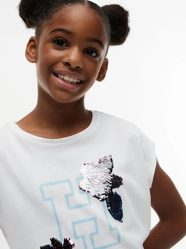 T-shirt infantil com logótipo floral em lantejoulas T-shirt infantil com logótipo floral em lantejoulas