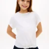 T-shirt infantil com logótipo Hilfiger e gravata à frente T-shirt infantil com logótipo Hilfiger e gravata à frente