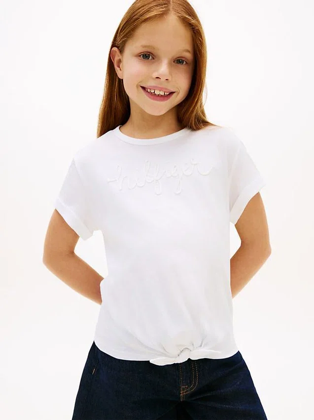 T-shirt infantil com logótipo Hilfiger e gravata à frente T-shirt infantil com logótipo Hilfiger e gravata à frente