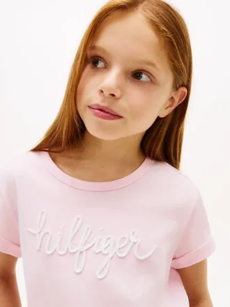 T-shirt infantil com logótipo Hilfiger e gravata à frente