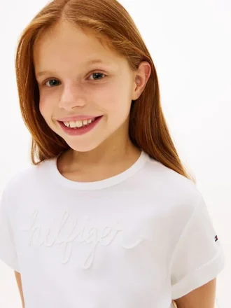 T-shirt infantil com logótipo Hilfiger e gravata à frente