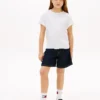 T-shirt infantil com logótipo Hilfiger e gravata à frente T-shirt infantil com logótipo Hilfiger e gravata à frente
