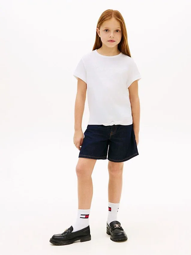 T-shirt infantil com logótipo Hilfiger e gravata à frente T-shirt infantil com logótipo Hilfiger e gravata à frente