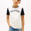 T-shirt infantil com logótipo monotipo e blocos de cor
