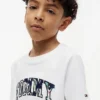 T-shirt infantil com logótipo Tommy floral T-shirt infantil com logótipo Tommy floral