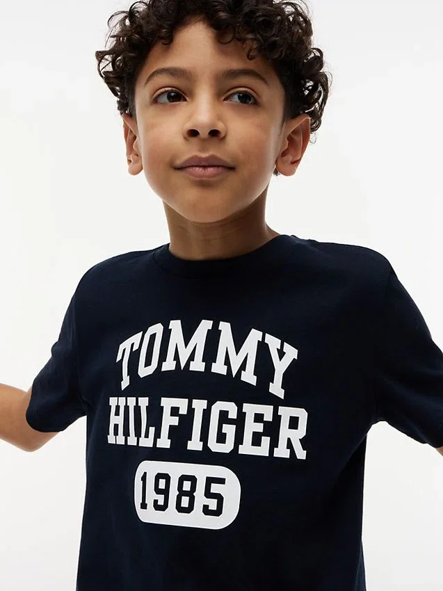 T-shirt infantil com logótipo Varsity T-shirt infantil com logótipo Varsity