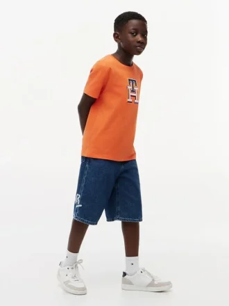 T-shirt infantil com monograma multicolorido