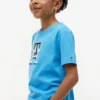 T-shirt infantil com monograma multicolorido