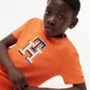 T-shirt infantil com monograma multicolorido