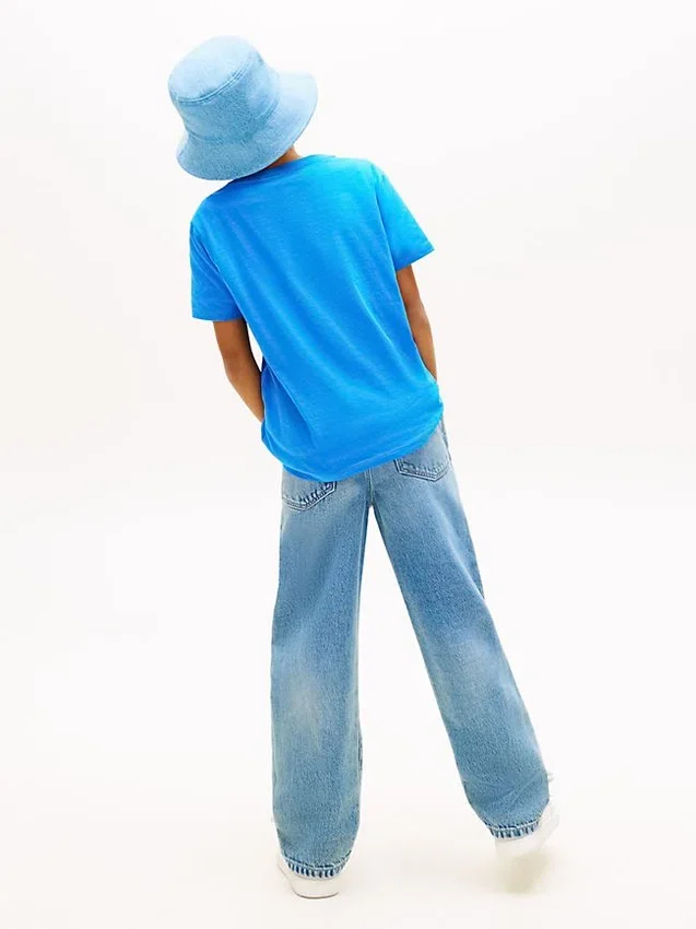 T-shirt infantil com monograma multicolorido T-shirt infantil com monograma multicolorido