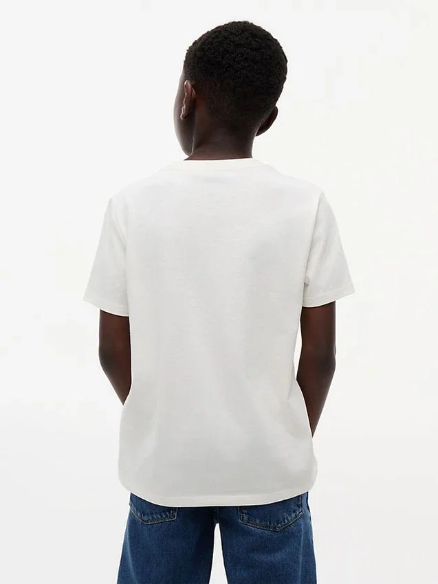 T-shirt infantil com monograma multicolorido T-shirt infantil com monograma multicolorido