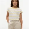 T-shirt infantil com riscas e acabamento em folha de alface nas mangas T-shirt infantil com riscas e acabamento em folha de alface nas mangas
