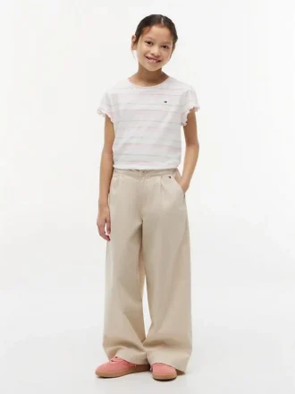 T-shirt infantil com riscas e acabamento em folha de alface nas mangas T-shirt infantil com riscas e acabamento em folha de alface nas mangas