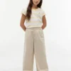 T-shirt infantil com riscas e acabamento em folha de alface nas mangas T-shirt infantil com riscas e acabamento em folha de alface nas mangas
