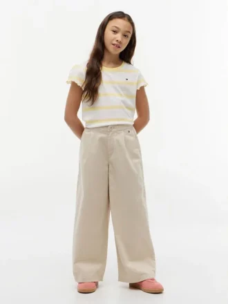 T-shirt infantil com riscas e acabamento em folha de alface nas mangas